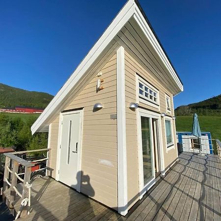 Minihus Med Drommeutsikt Til Sunnmorsalpene Lejlighed Aure  Eksteriør billede