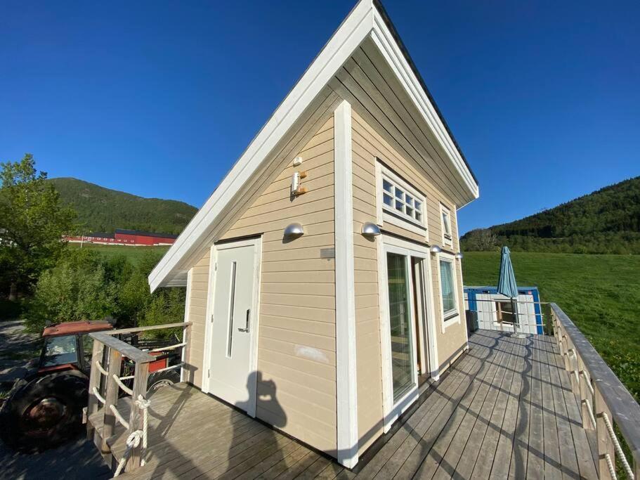 Minihus Med Drommeutsikt Til Sunnmorsalpene Lejlighed Aure  Eksteriør billede