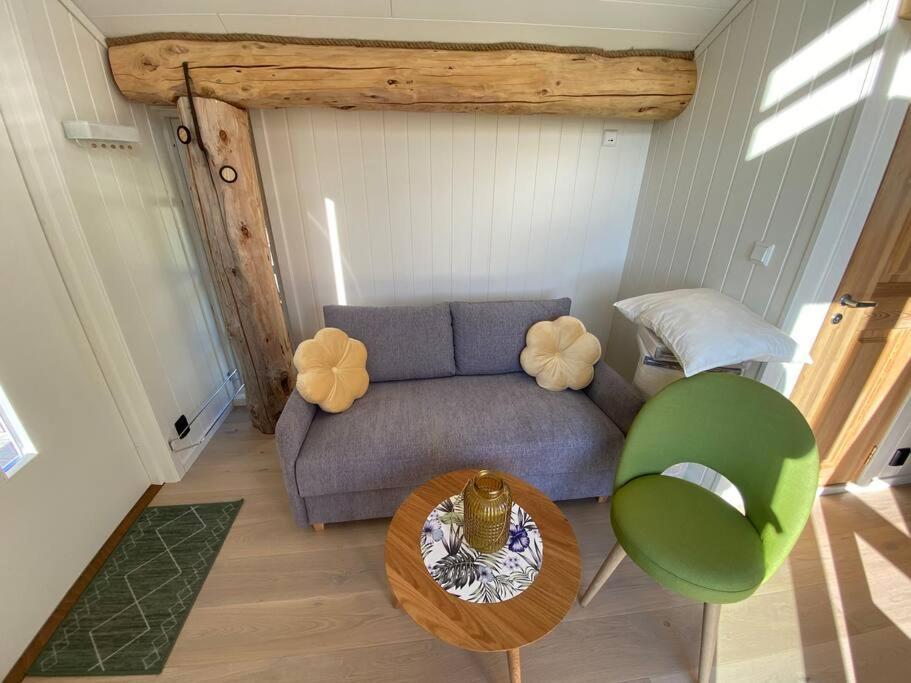 Minihus Med Drommeutsikt Til Sunnmorsalpene Lejlighed Aure  Eksteriør billede