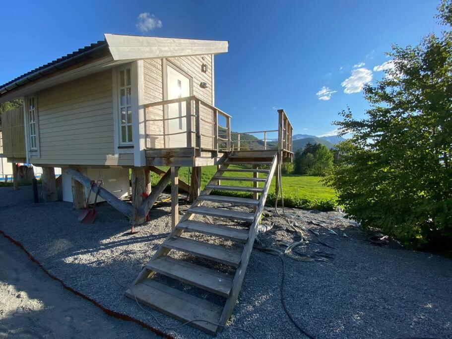 Minihus Med Drommeutsikt Til Sunnmorsalpene Lejlighed Aure  Eksteriør billede