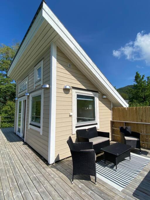 Minihus Med Drommeutsikt Til Sunnmorsalpene Lejlighed Aure  Eksteriør billede